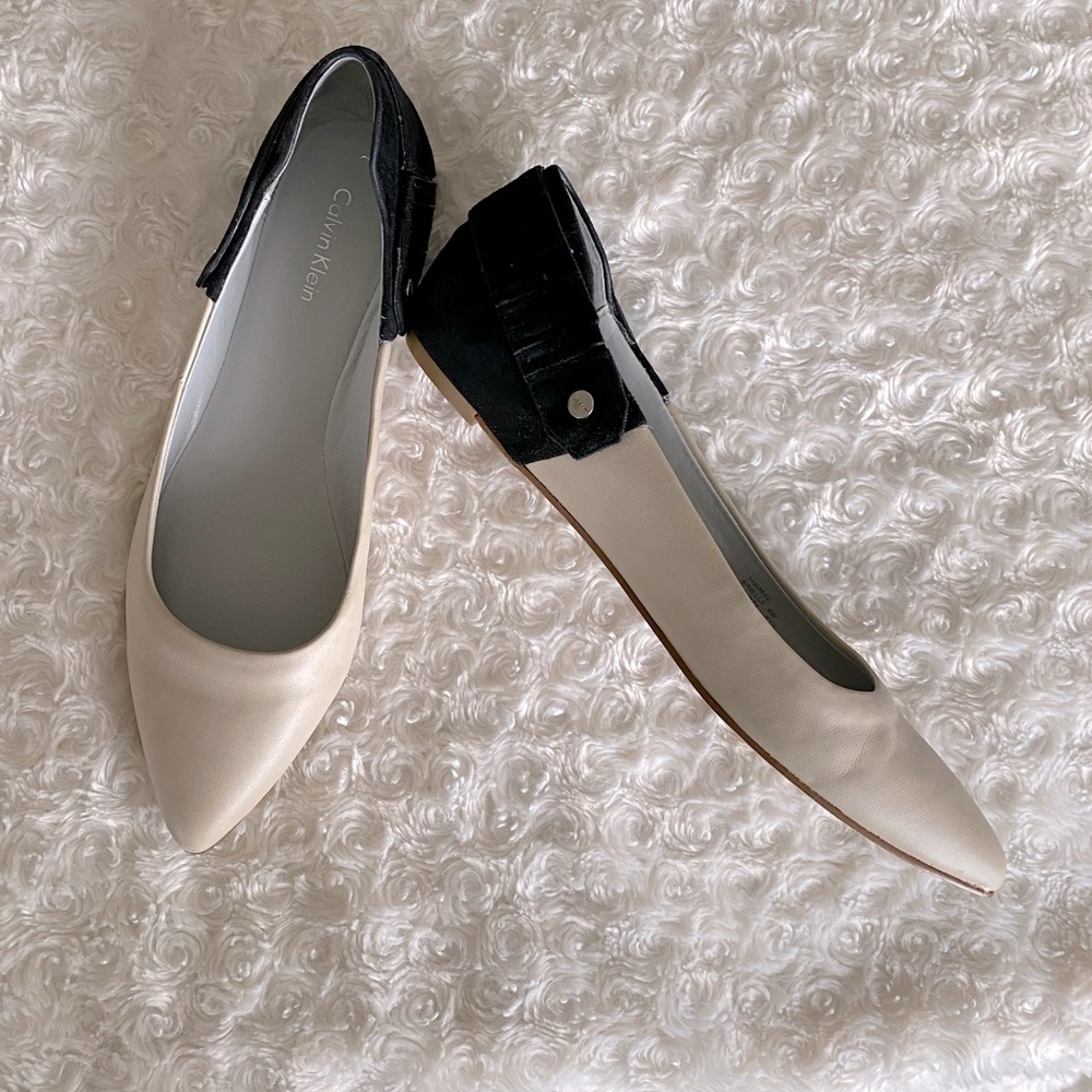 Calvin Klein taupe & black flats size 6